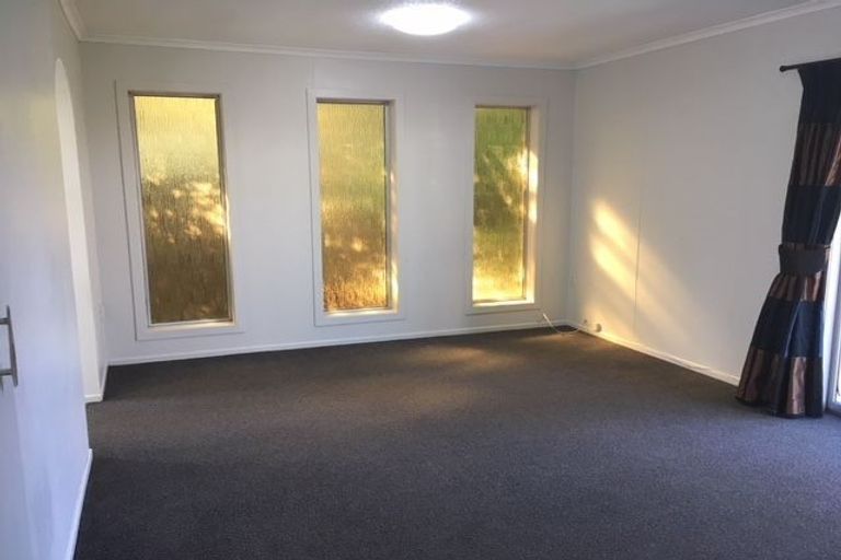 Photo of property in 1/9 Phillipa Place, Browns Bay, Auckland, 0630