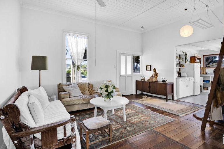 Photo of property in 207 Egmont Street, Patea, 4520