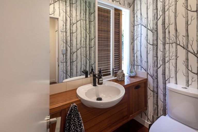 Photo of property in 14 Lynton Road, Bucklands Beach, Auckland, 2012