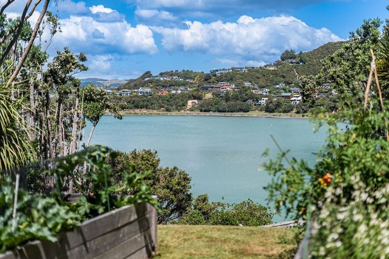 Photo of property in 40 Seaview Road, Paremata, Porirua, 5024