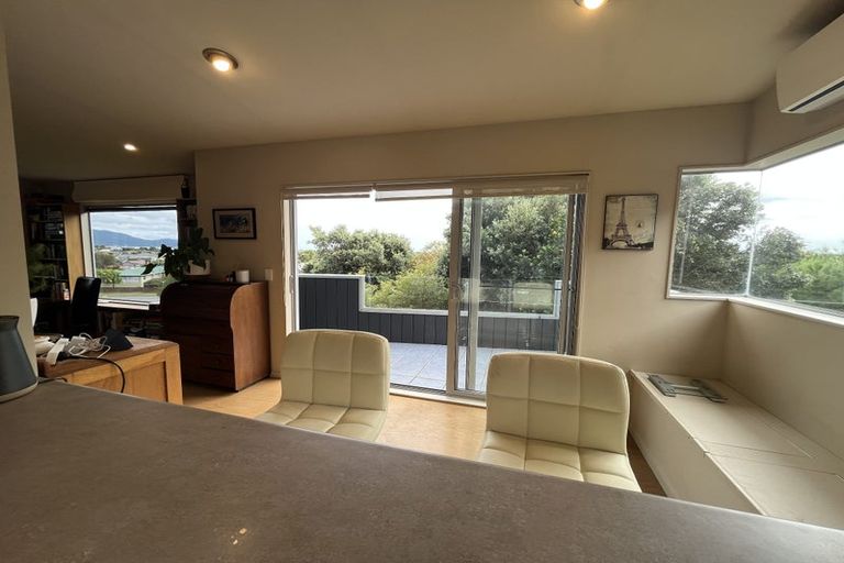 Photo of property in 8 Sunset Terrace, Waikanae Beach, Waikanae, 5036