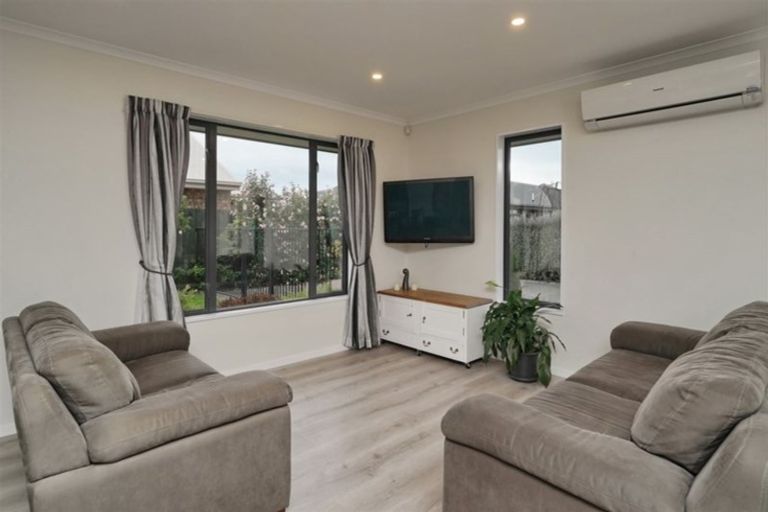 Photo of property in 16a Highwood Lane, Burnside, Christchurch, 8053