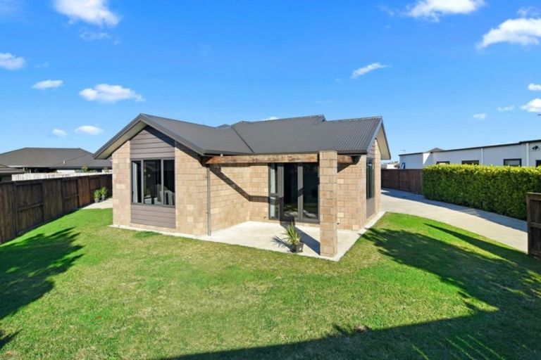 Photo of property in 15 Cole Thomas Place, Huntington, Hamilton, 3210