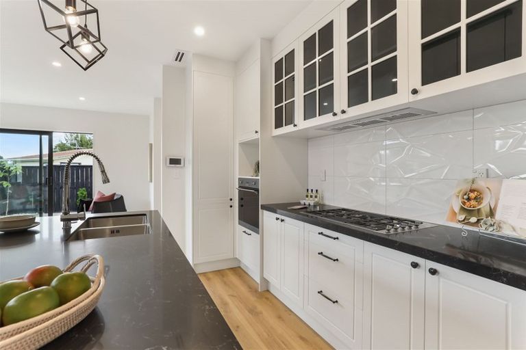 Photo of property in 5b Woodhouse Place, West Harbour, Auckland, 0618