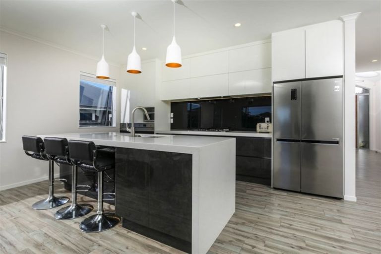 Photo of property in 15 Fruitlands Road, Kumeu, 0810