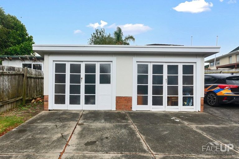 Photo of property in 2/6 Corunna Road, Milford, Auckland, 0620