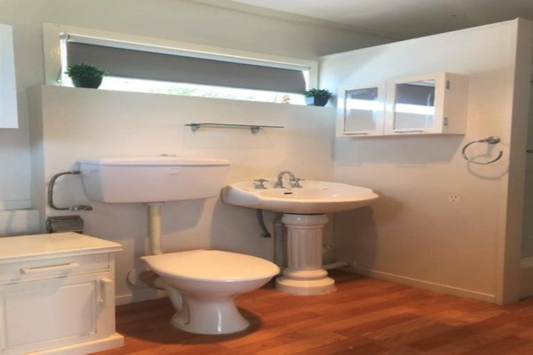 Photo of property in 37 Triangle Road, Massey, Auckland, 0614