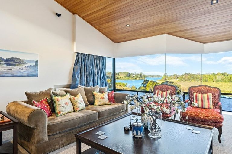 Photo of property in 111 Riverland Road, Kumeu, 0892