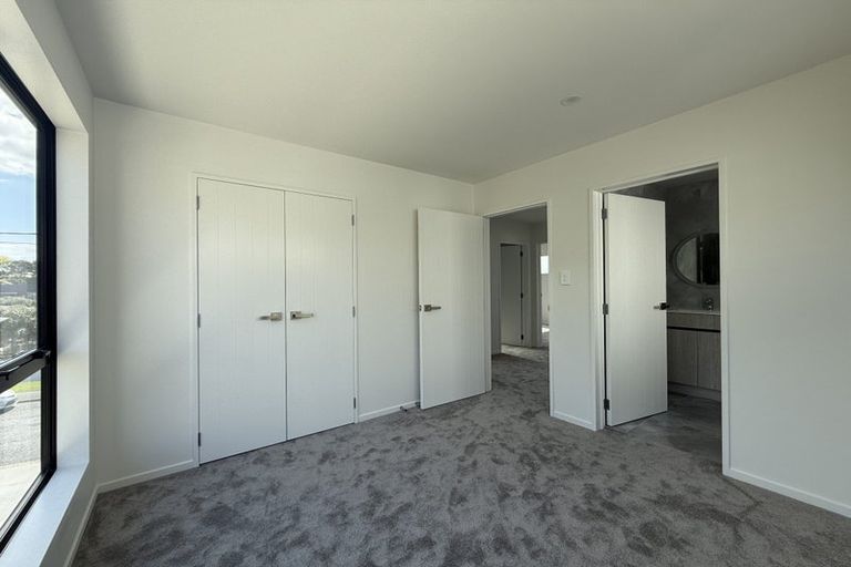 Photo of property in 33a Garadice Road, Rothesay Bay, Auckland, 0630