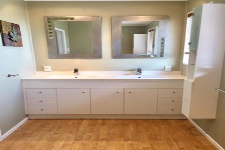 Photo of property in 11 Hutchinsons Road, Bucklands Beach, Auckland, 2014