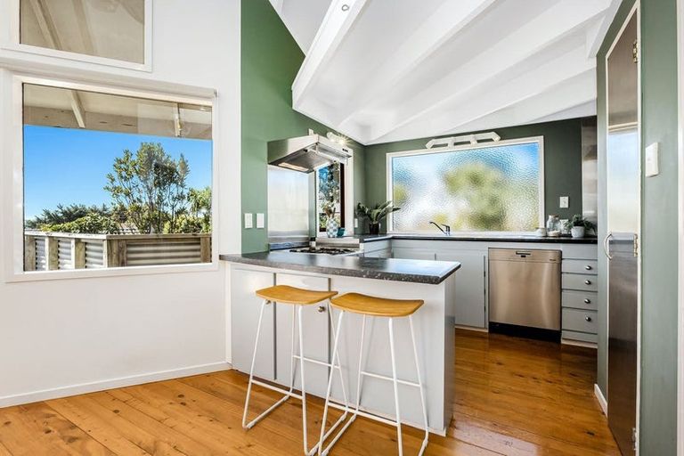 Photo of property in 11 Puketai Place, Pukerua Bay, 5026