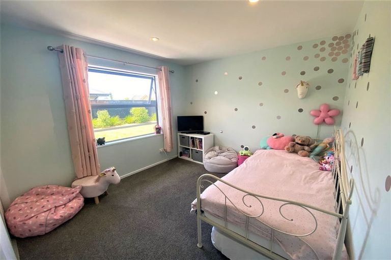 Photo of property in 22 Huntingdon Drive, Rangiora, 7400