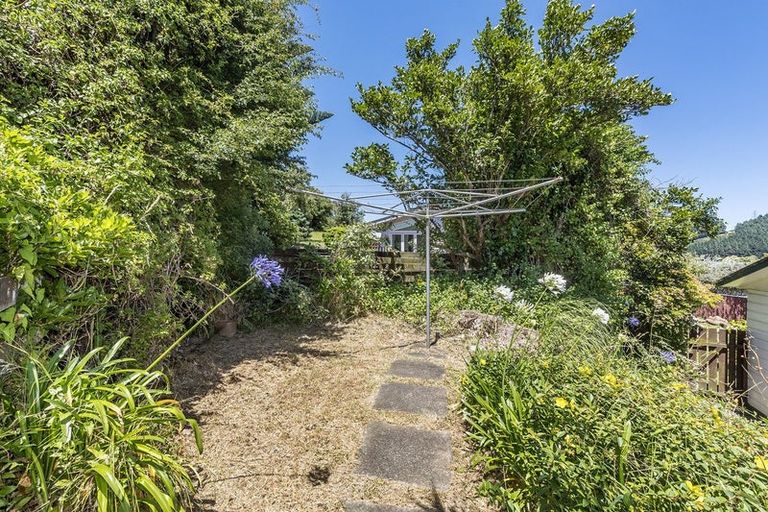 Photo of property in 105b Taylor Terrace, Tawa, Wellington, 5028