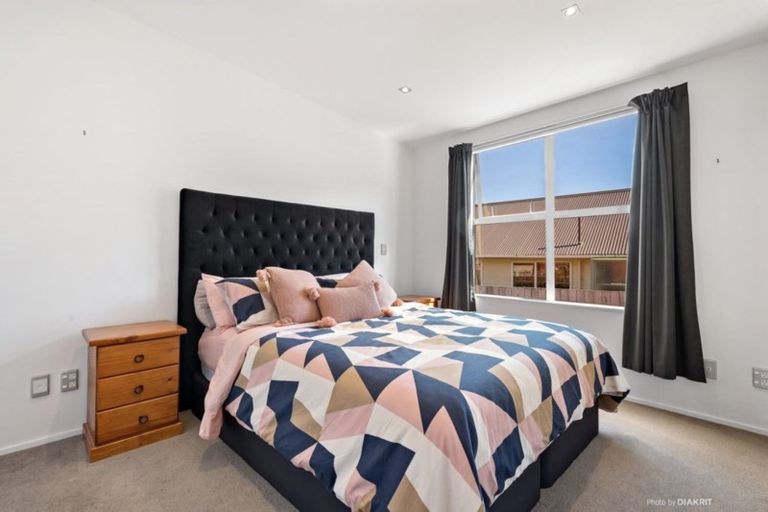 Photo of property in 75 Saddleback Grove, Karori, Wellington, 6012