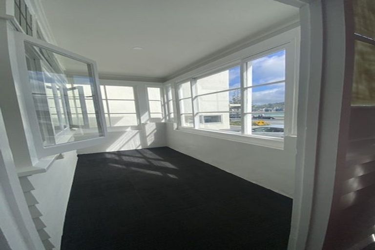 Photo of property in 230 Oriental Parade, Oriental Bay, Wellington, 6011