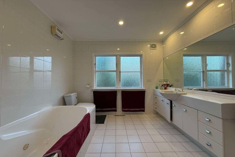 Photo of property in 17 Rakeiora Grove, Korokoro, Lower Hutt, 5012