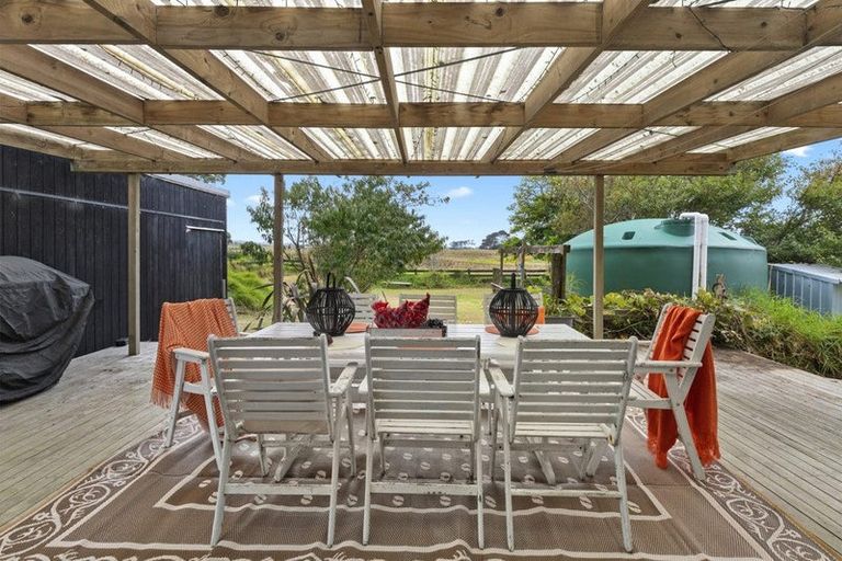 Photo of property in 104 Kaihau Road, Karioitahi, Waiuku, 2683