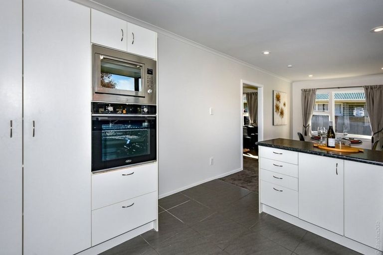 Photo of property in 30 Emlyn Place, Avondale, Christchurch, 8061