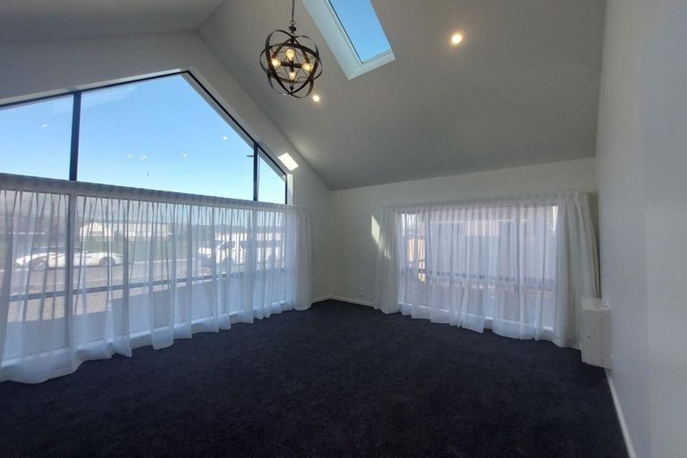 Photo of property in 21 Irvines Track, Halswell, Christchurch, 8025