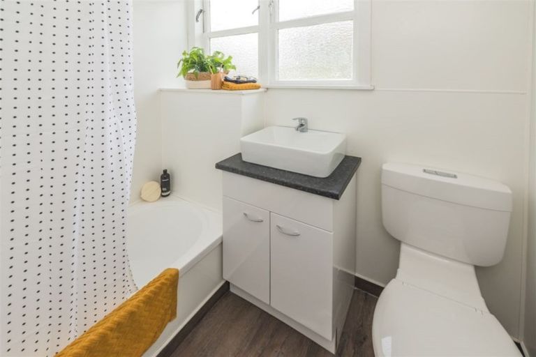 Photo of property in 24 Swiss Avenue, Gonville, Whanganui, 4501