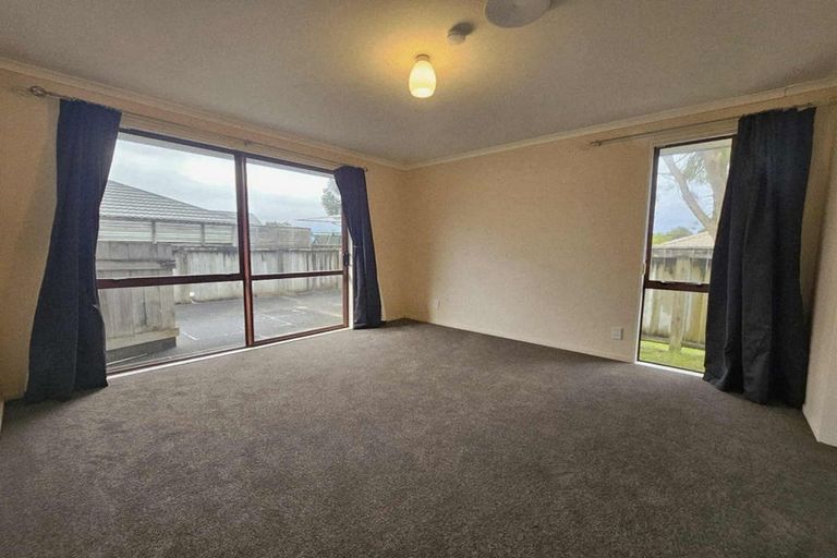 Photo of property in 37 Mcewen Crescent, Riverstone Terraces, Upper Hutt, 5018