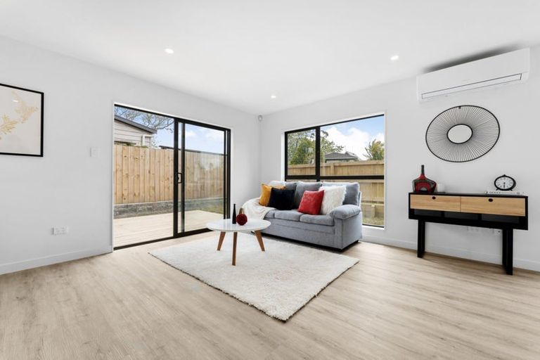 Photo of property in 89c Oreil Avenue, West Harbour, Auckland, 0618