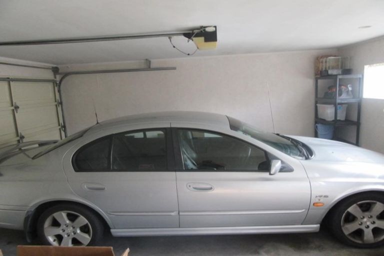 Photo of property in 31 Ray Small Drive, Papakura, 2110