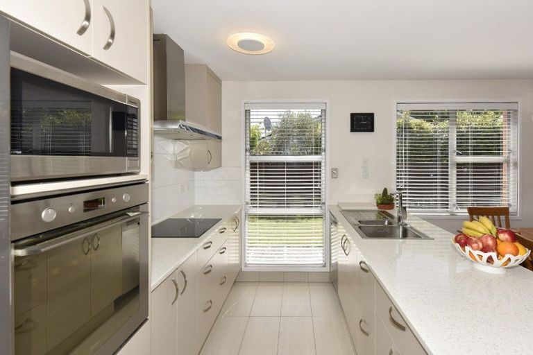 Photo of property in 33 Montclare Avenue, Avonhead, Christchurch, 8042