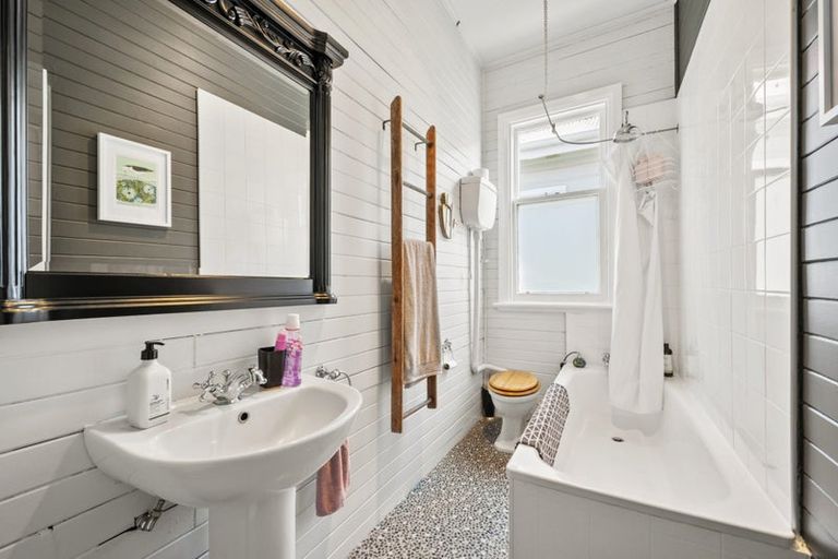 Photo of property in 34 Freeling Street, Island Bay, Wellington, 6023