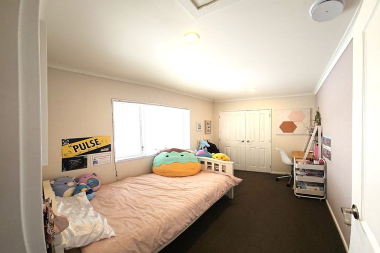 Photo of property in 93a Taylor Terrace, Tawa, Wellington, 5028