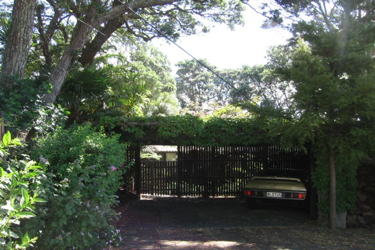 Photo of property in 15a Second Avenue, Stanley Point, Auckland, 0624