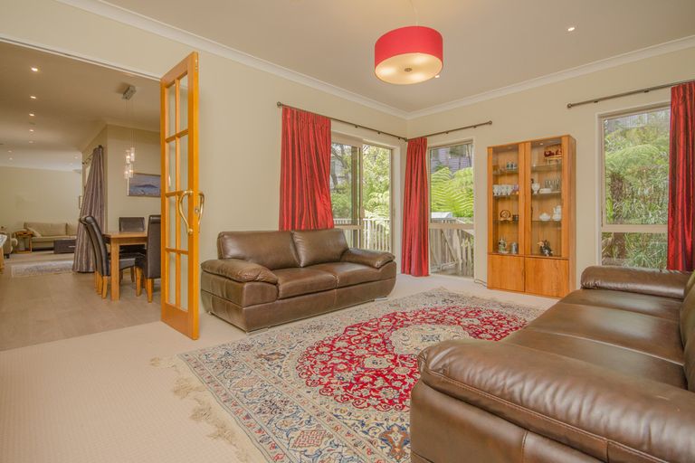 Photo of property in 28 Mccahon Place, Titirangi, Auckland, 0604