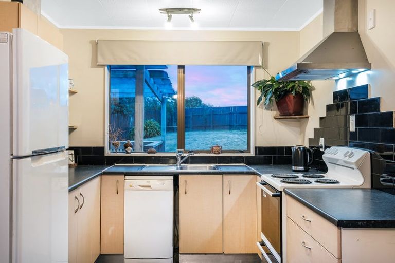 Photo of property in 4 Gaff Place, Whitby, Porirua, 5024