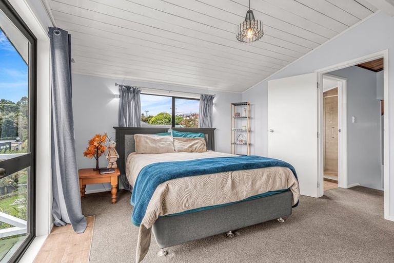 Photo of property in 11 Moffat Road, Red Beach, 0932
