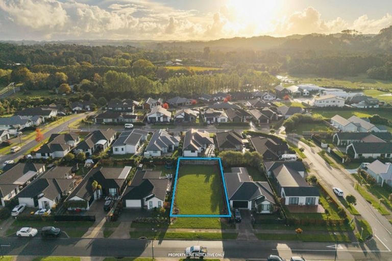 Photo of property in 15 Len Ireland Drive, Kumeu, 0810