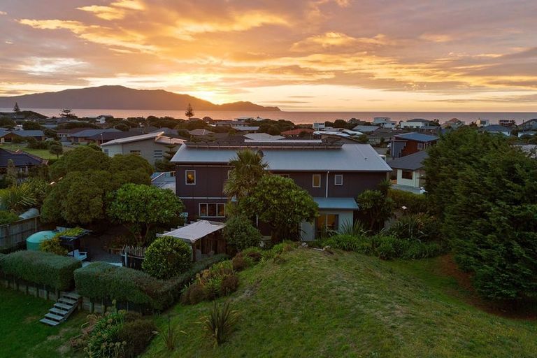 Photo of property in 11 Pharazyn Avenue, Waikanae Beach, Waikanae, 5036