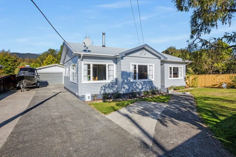 Photo of property in 27 Stanley Street, Wainuiomata, Lower Hutt, 5014