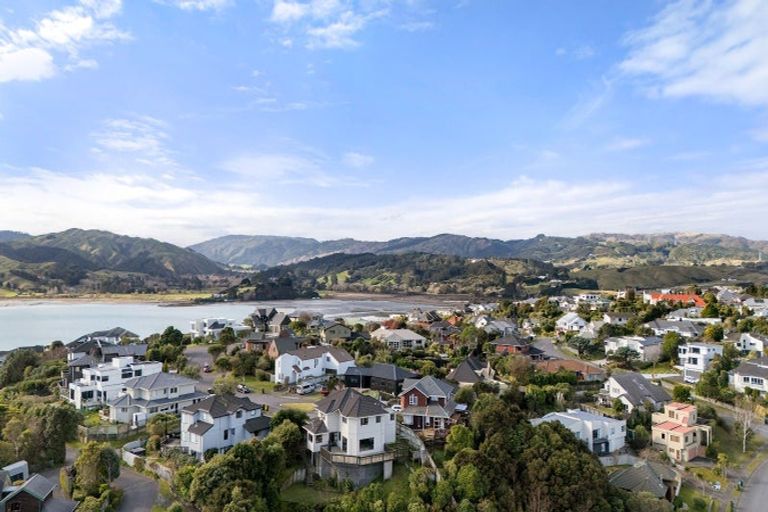 Photo of property in 60 Molyneux Close, Whitby, Porirua, 5024