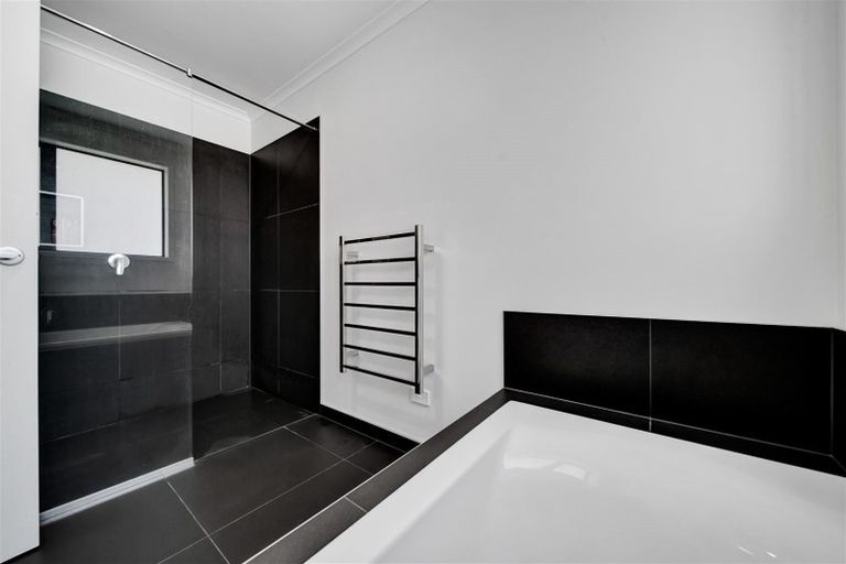 Photo of property in 4 Gleneagles Way, Waiwhakaiho, New Plymouth, 4312