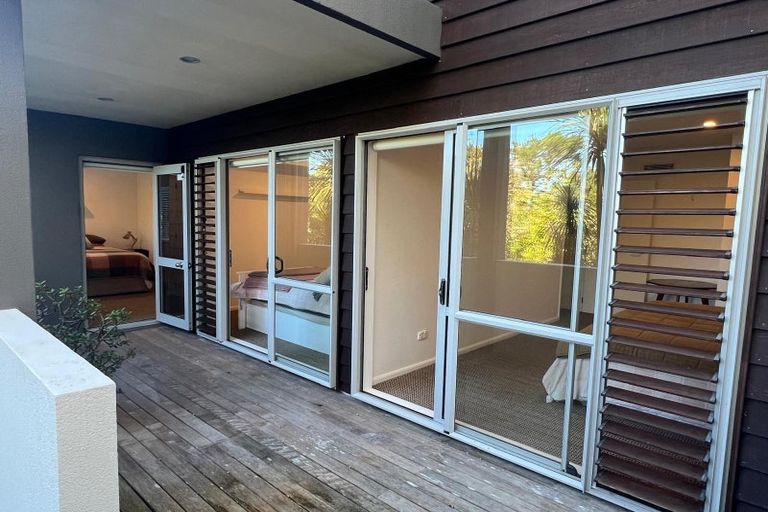 Photo of property in 32f Parr Terrace, Castor Bay, Auckland, 0620