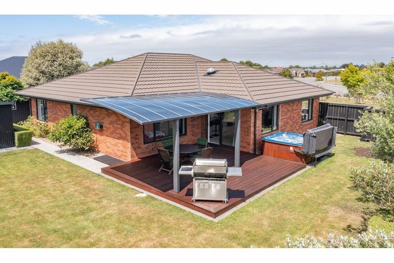 Photo of property in 44 Acacia Avenue, Rangiora, 7400