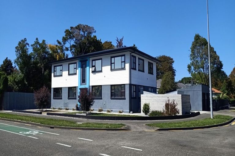 Photo of property in 74-76 Te Awe Awe Street, Hokowhitu, Palmerston North, 4410