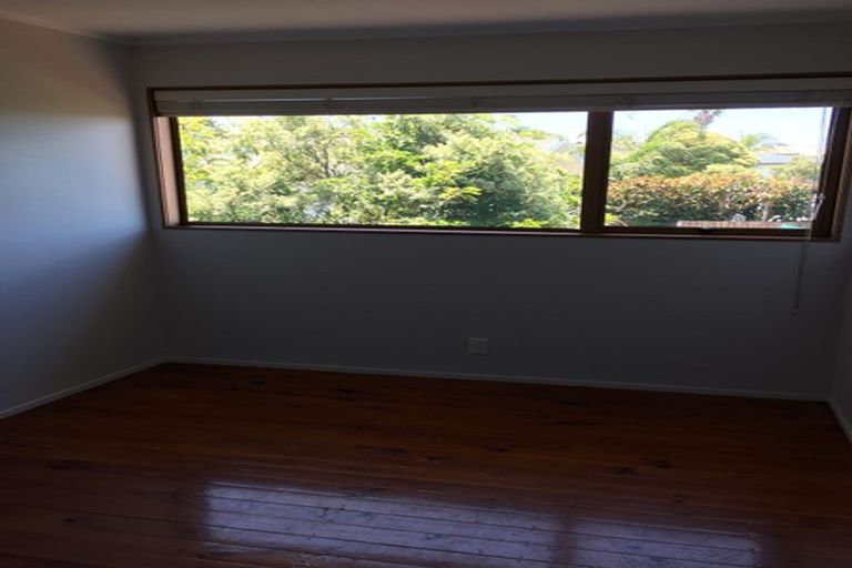 Photo of property in 2/26 Bayview Road, Hauraki, Auckland, 0622