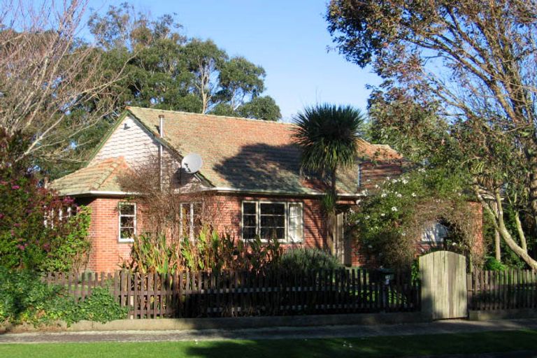 Photo of property in 76 Savage Crescent, West End, Palmerston North, 4412