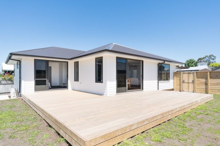 Photo of property in 27 Poplar Grove, Feilding, 4702
