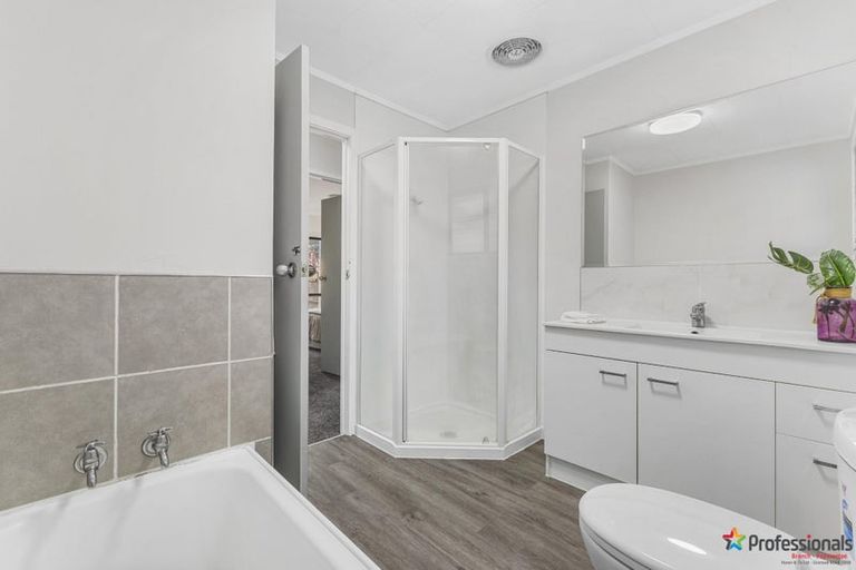 Photo of property in 1/7 Mon Desir Place, Manurewa, Auckland, 2102