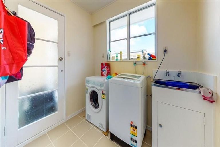 Photo of property in 68 Akaroa Drive, Maupuia, Wellington, 6022