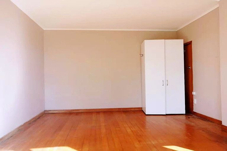 Photo of property in 255 Glenfield Road, Hillcrest, Auckland, 0627