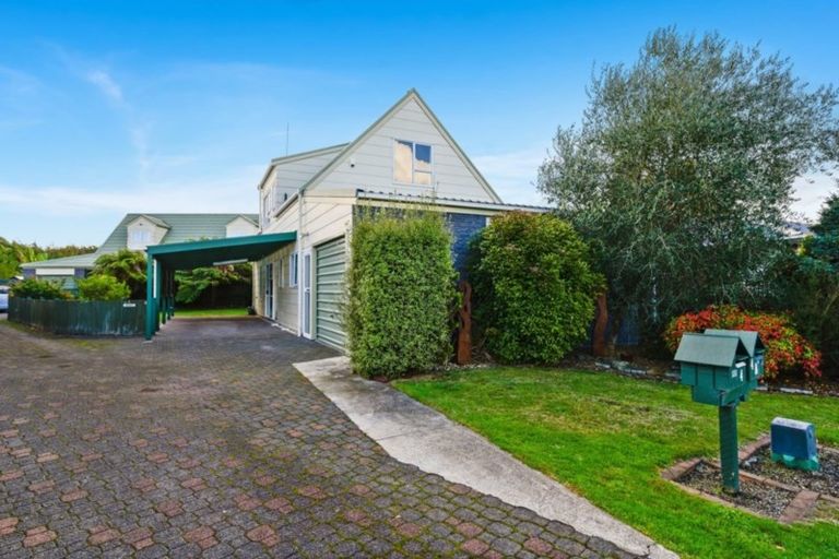 Photo of property in 4a Gemini Place, Kawaha Point, Rotorua, 3010