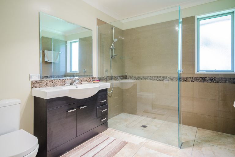 Photo of property in 28 Mccahon Place, Titirangi, Auckland, 0604